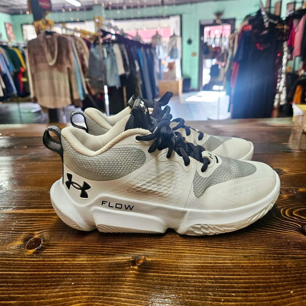 Under Armour Flow Breakthru 3 sneakers